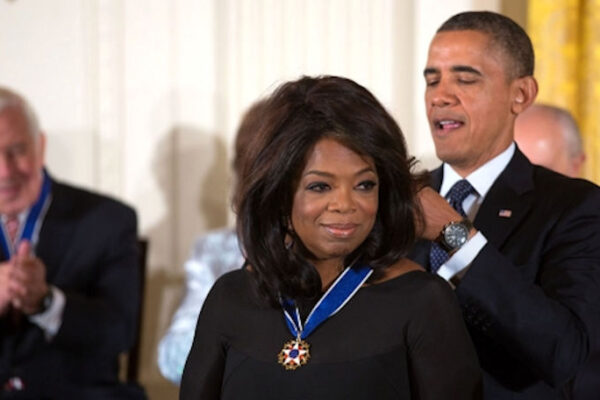 Oprah Winfrey receives 2013 Presidential Medal of Freedom